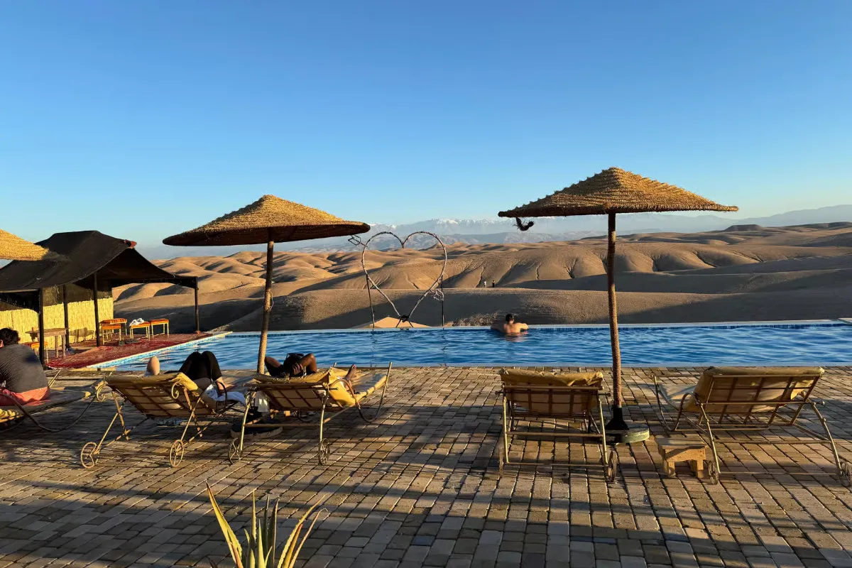 Expérience inoubliable dans le désert d'Agafay à Marrakech — Chameau, Quad et Dîner étoilé