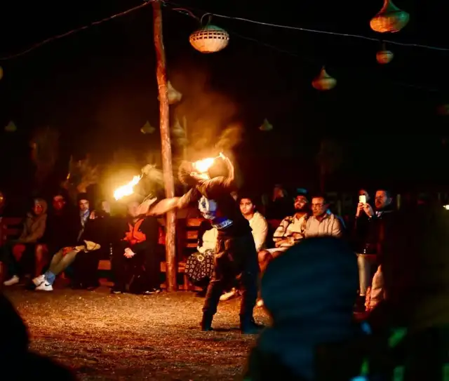 Nuit en Glamping de Luxe — Balade à Dos de Chameau im Agafay Desert